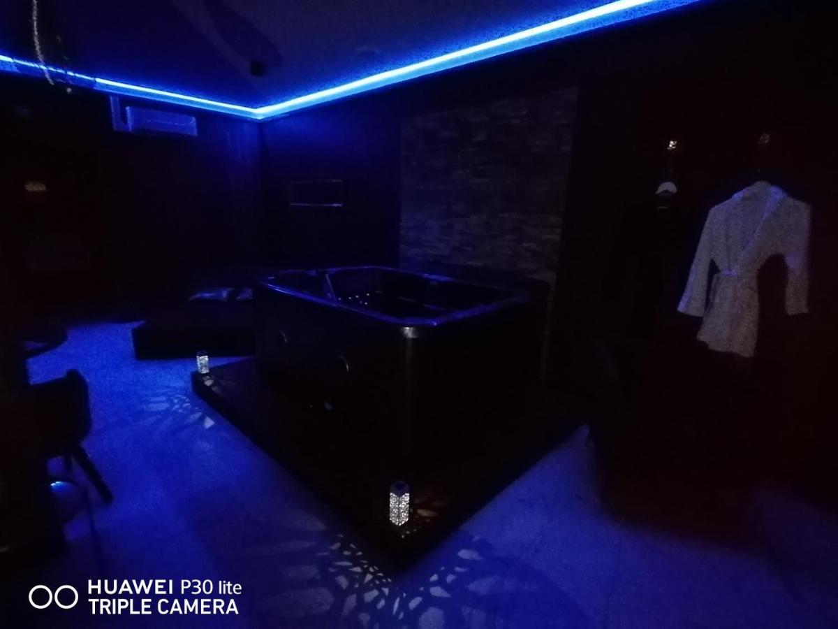 Suite Blue Jacuzzi Le Breuil  외부 사진